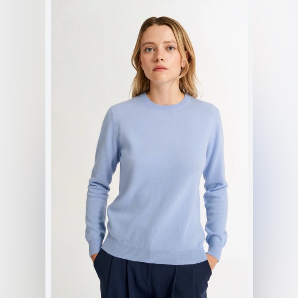 Nordstrom Crewneck Cashmere
Sweater Light Blue Women's Sweater size XXS fits XS